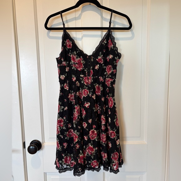 Betsey Johnson Dresses & Skirts - Betsey Johnson for Urban Outfitters Floral Lace Dress